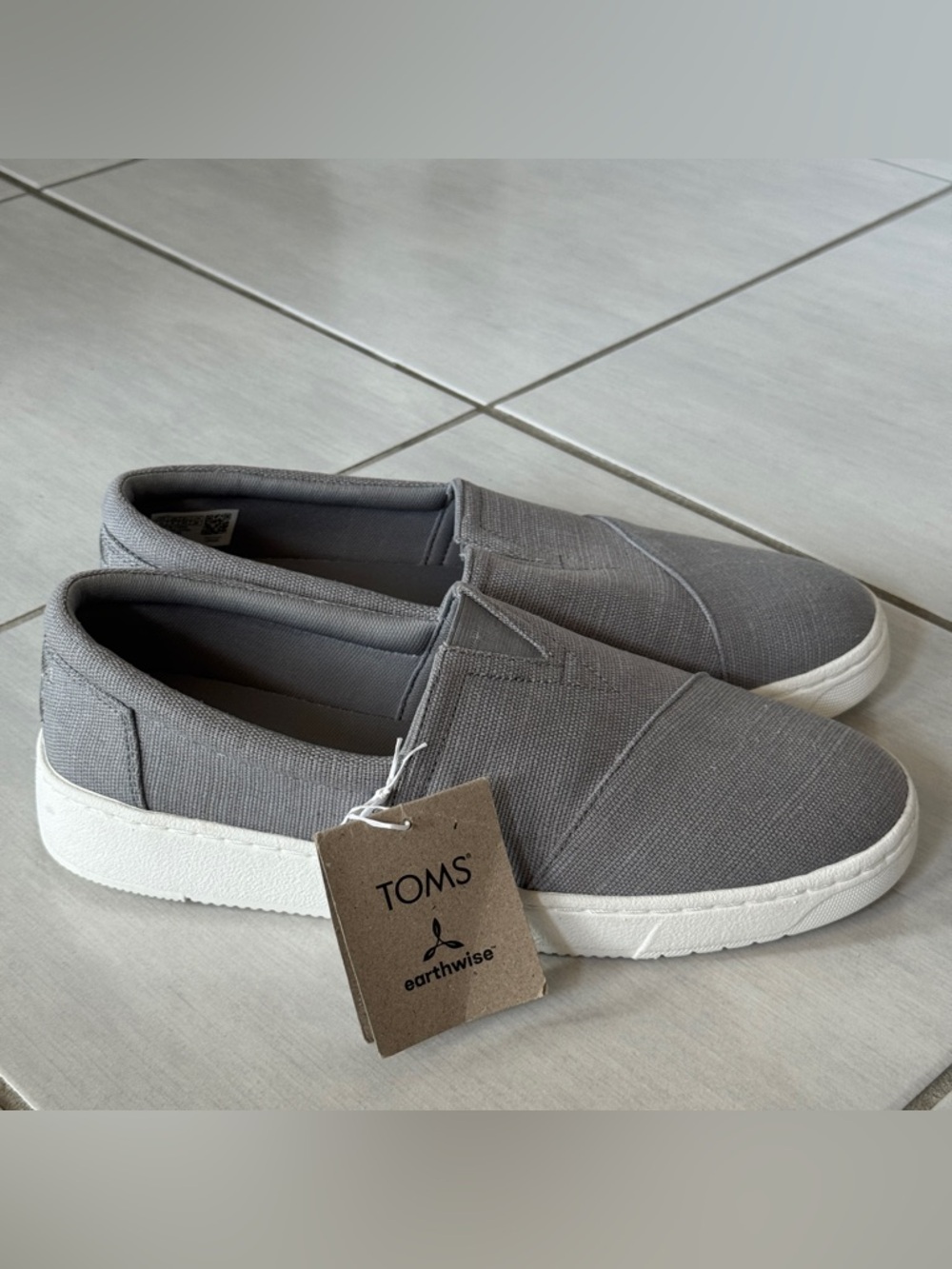 TOMS Men's Slip-On Canvas Loafers. Size 10/EU43